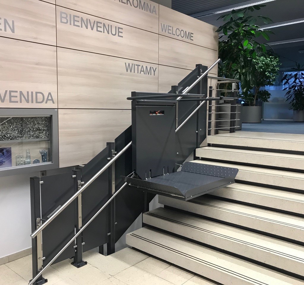 Plattform-Treppenlift mit Wunschfarbe